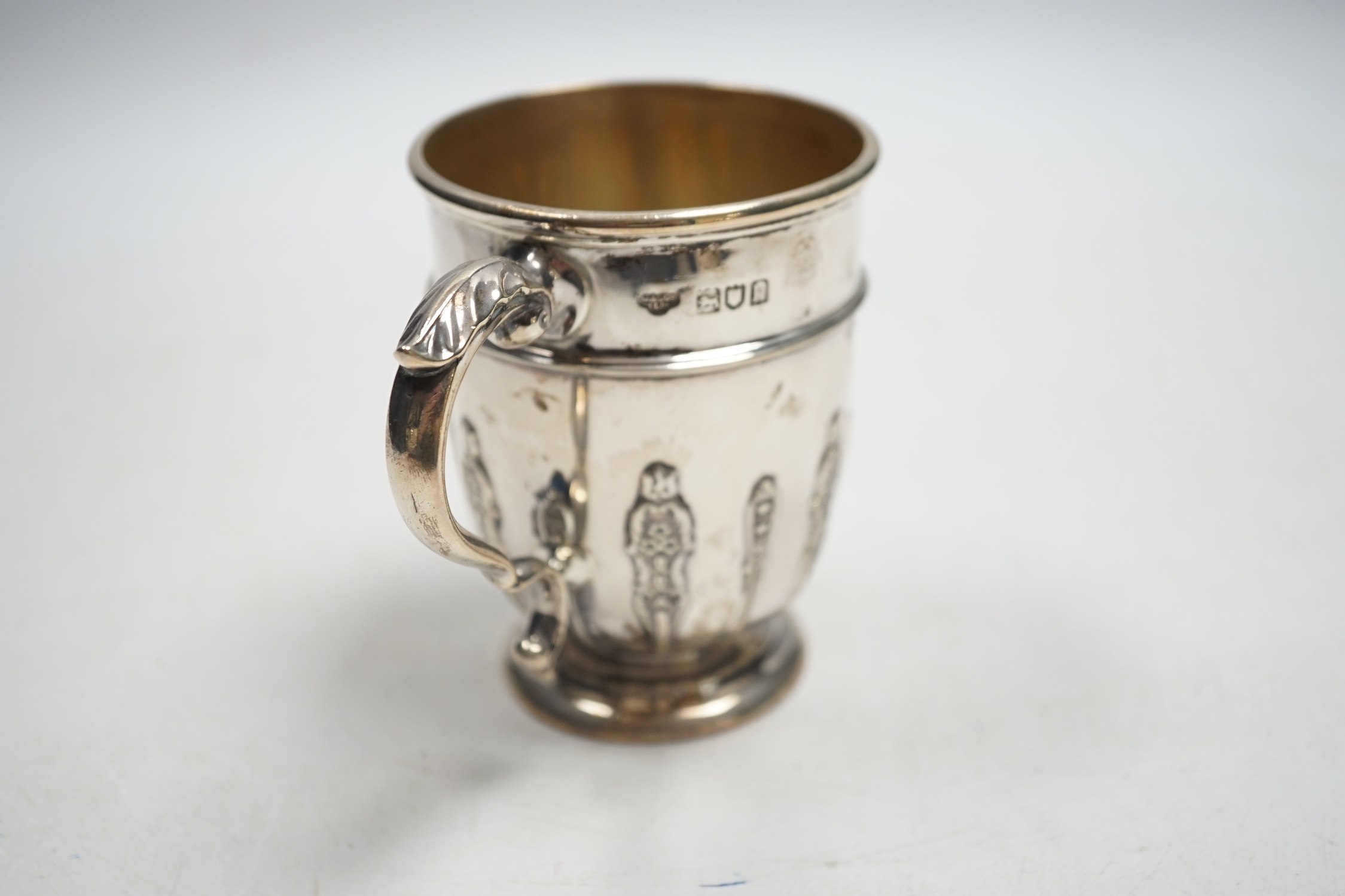 An Edwardian silver christening mug, with card cut decoration, Goldsmiths & Silversmiths Co Ltd, London, 1905, 96mm.